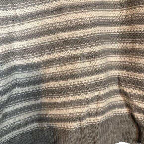 New York & Co Gray & White Striped Long Sleeve Knit Sweater Women Sz M - Picture 4 of 7